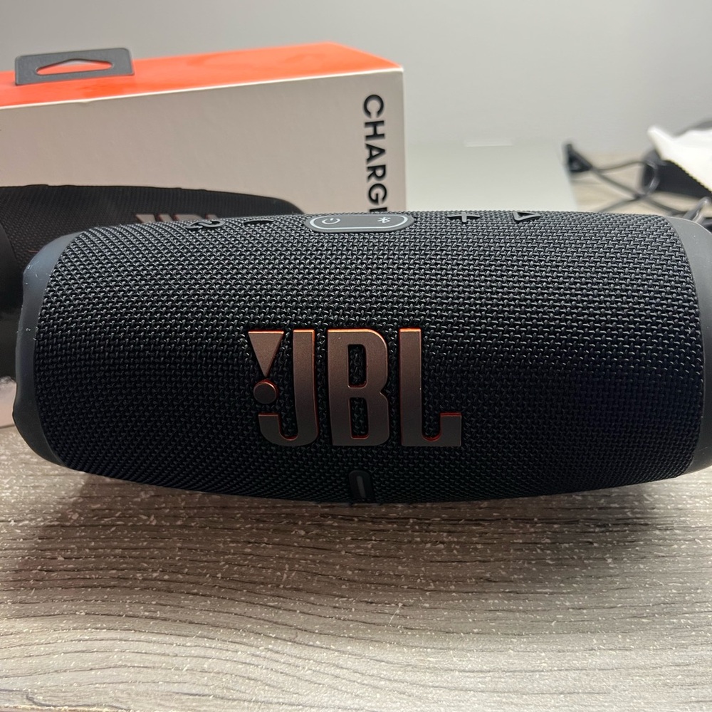 JBL Black Portable Bluetooth Speaker Charge 5